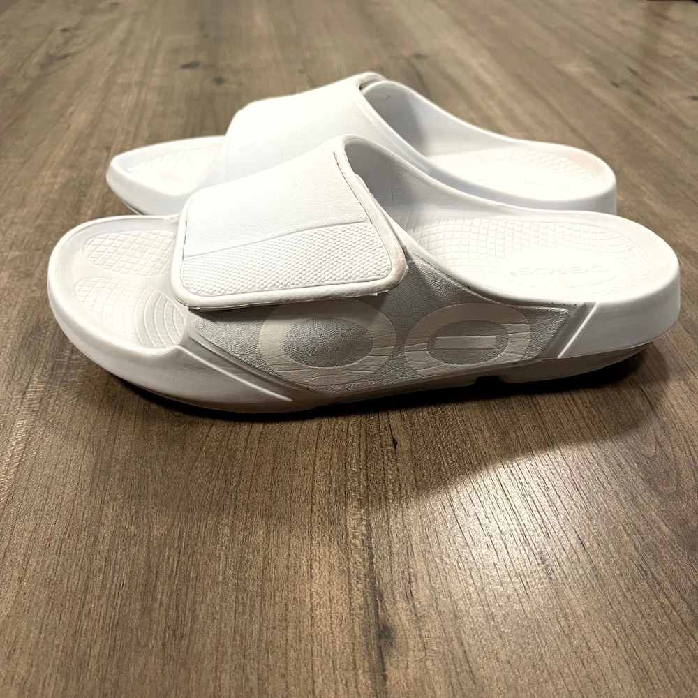 OOFOS Sandals OOahh Sport Flex Slide White Adjustable Recovery Womens 9 Mens 7